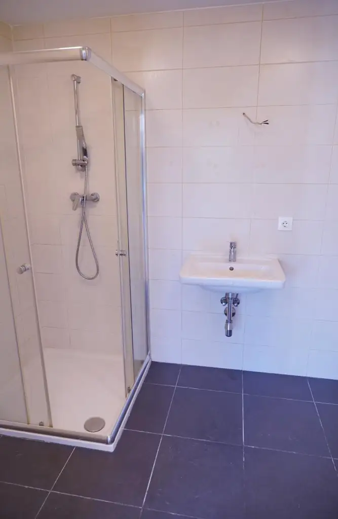 Moderne 1-Zimmerwohnung mit Balkon, Bj 2017, Renovierungsarbeiten notwendig – attraktiver Preis!