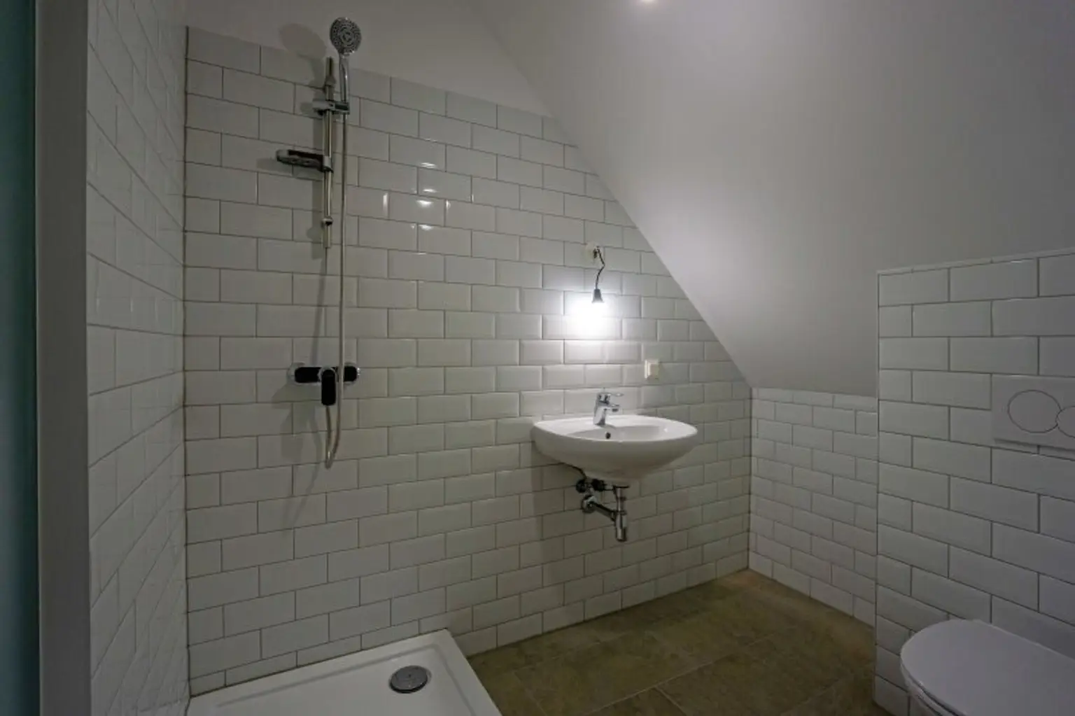 Duschbad mit Echtglasdusche und WC