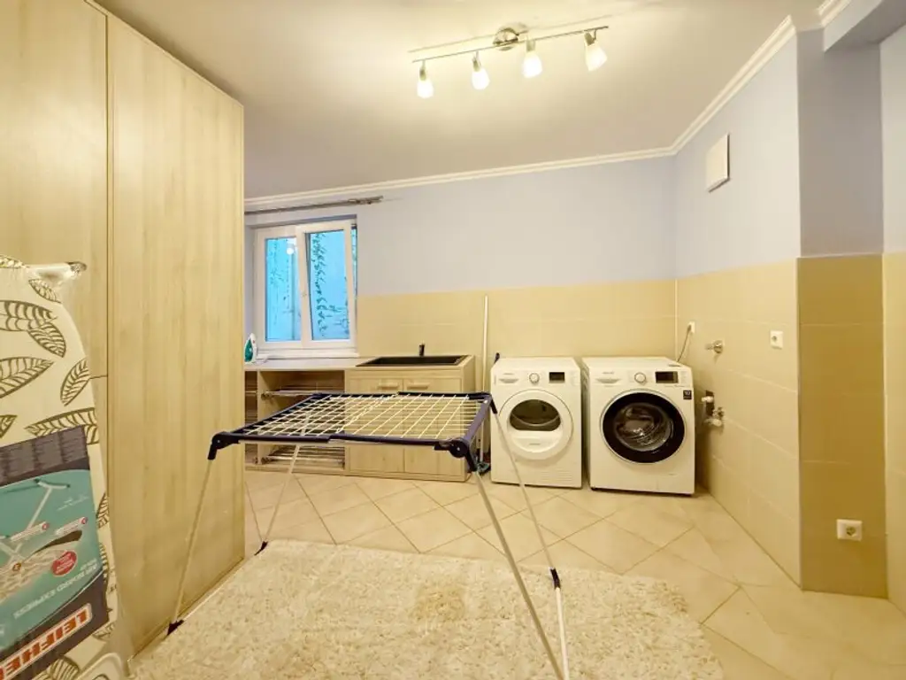Move Right In: Fully Furnished Family Home in Weidling – 360 m²