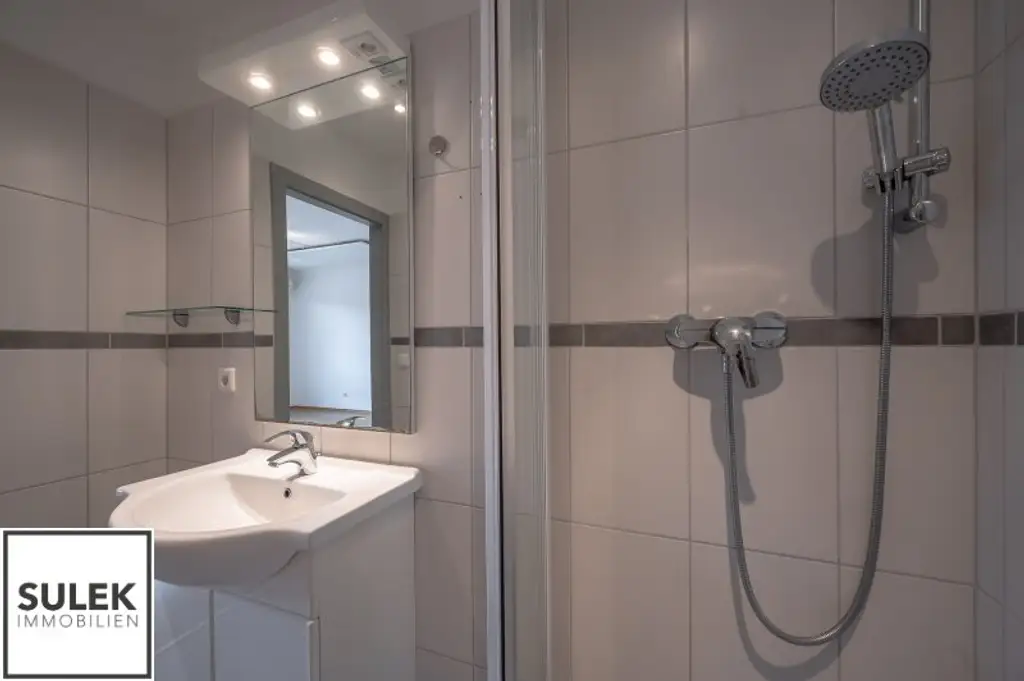 Single-Dachgeschoss-Wohnung mit Terrasse  in Bestlage des 9. Bezirks!