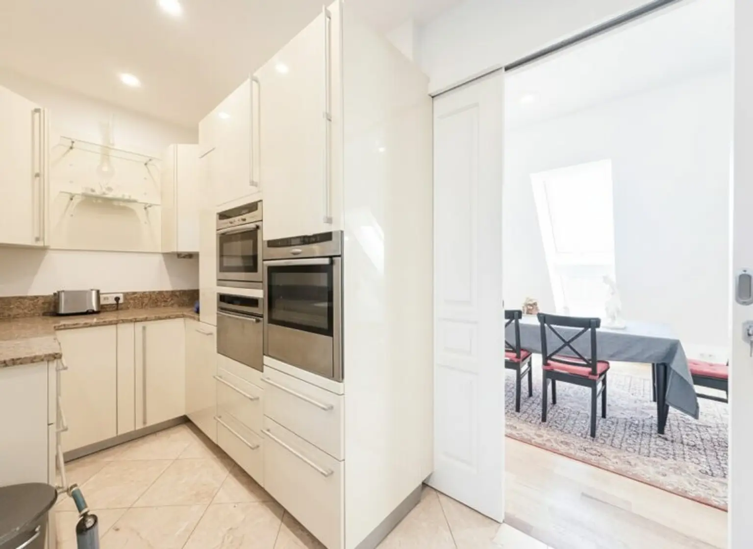 PENTHOUSE LIVING MIT PANORAMABLICK I MARIA HILFERSTRASSE I ca.100 m² TERRASSE I 7-Zimmer und 3 Bäder I U-Bahn Nähe