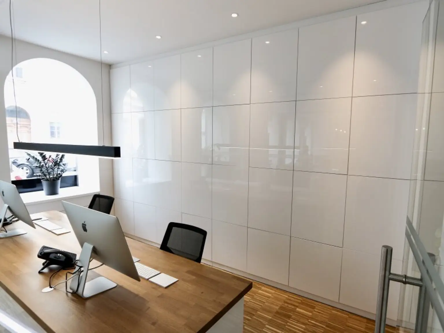 Investment mit ansprechender Rendite - Hochwertig ausgestattete Büro-, Praxis- bzw. Geschäftsfläche in U-Bahn-Nähe