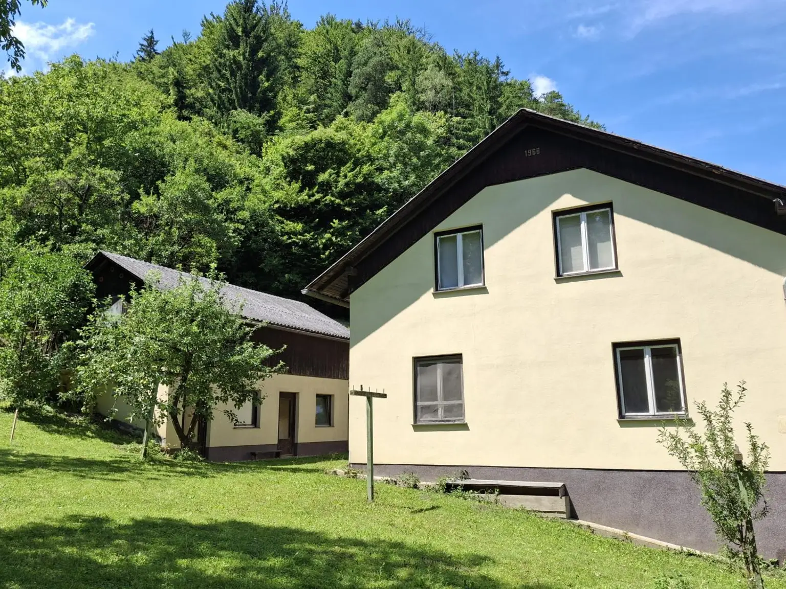 Großes Ein-Mehrfamilienhaus mit Wald in Köflach!
