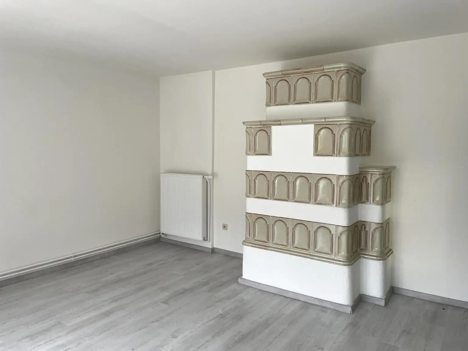 Zur Miete: 2,5-Zimmer-Wohnung mit Gartennutzung in Niederdorf