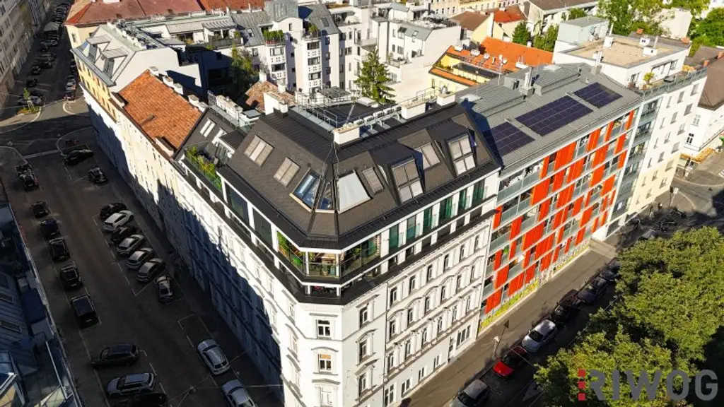 Altbau-Chic im Dachgeschoss | 3-Zimmer Balkonwohnung mit Klimaanlage und Fußbodenheizung