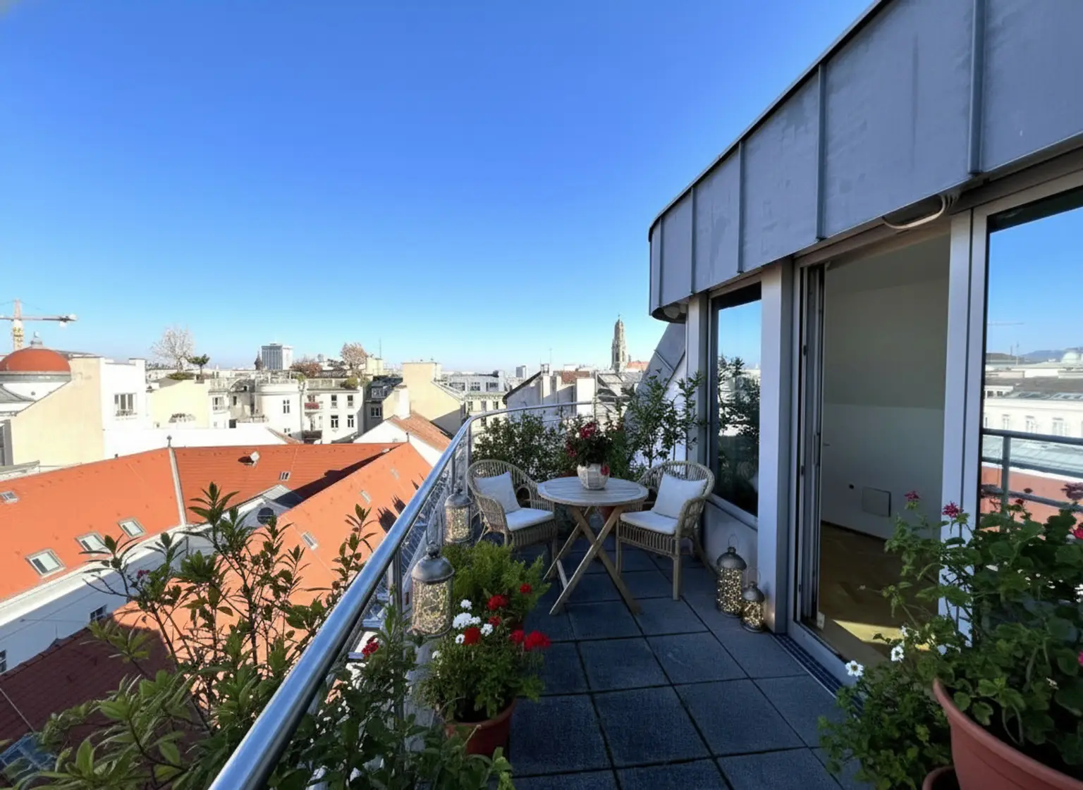 IN VORBEREITUNG: Moderne, klimatisierte 3-Zimmerwohnung mit Terrassen und Wintergarten im Wiener Zentrum