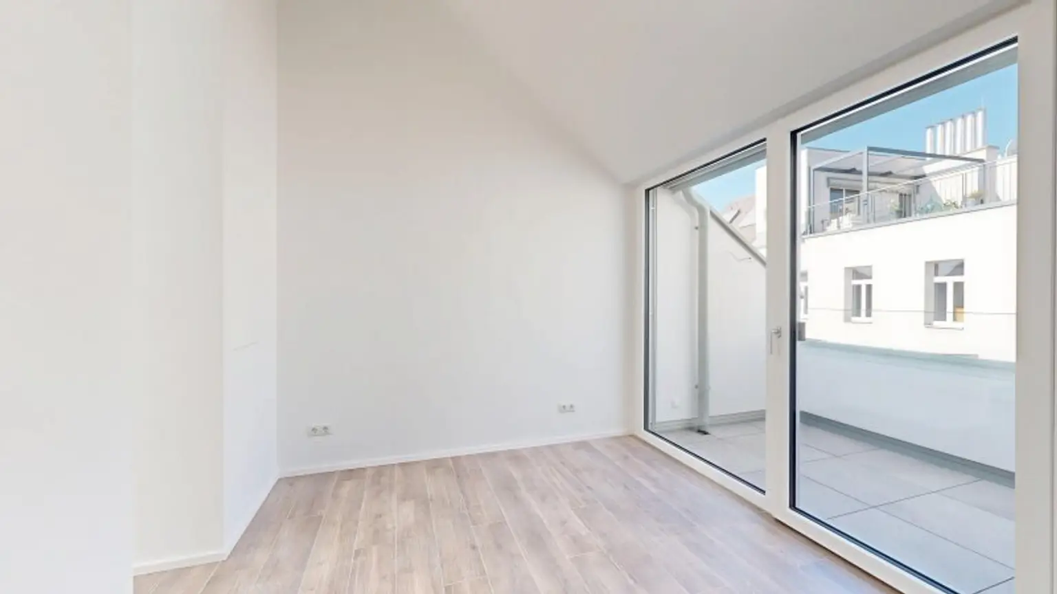 Moderne 2-Zimmer Dachgeschosswohnung | Terrasse | Klimaanlage | Nähe Café Hummel | Erstbezug