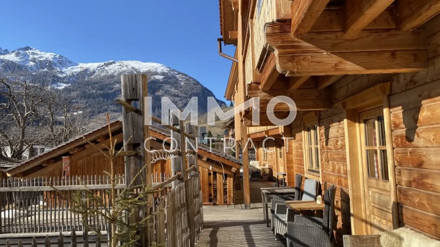 Hotel-Ensemble mit Luxus-Chalets