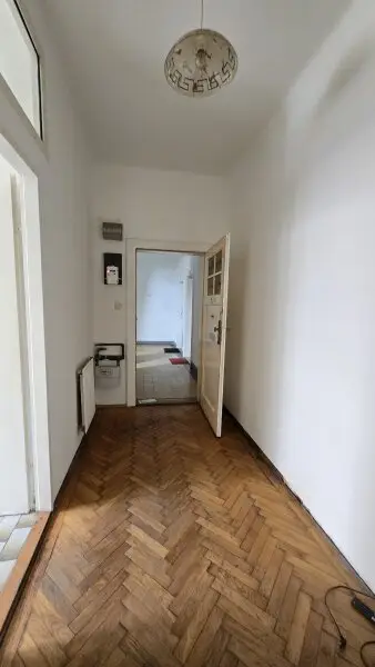 2-Zimmer-Wohnung in brauchbarem Zustand (Sanierungsbedarf!) - Balkon+Hofausrichtung - 3.Stock OHNE Lift