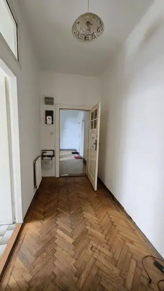 2-Zimmer-Wohnung in brauchbarem Zustand (Sanierungsbedarf!) - Balkon+Hofausrichtung - 3.Stock OHNE Lift