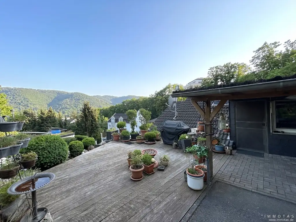 5-Zimmer-Eigentumswohnung in Zweifamilienhaus mit Balkon & Dachterrasse in Bad Ems