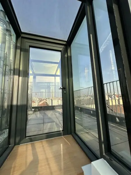 MÖBLIERTE WOHNUNG MIT DACHTERRASSE - MODERNSTE AUSSTATTUNG
