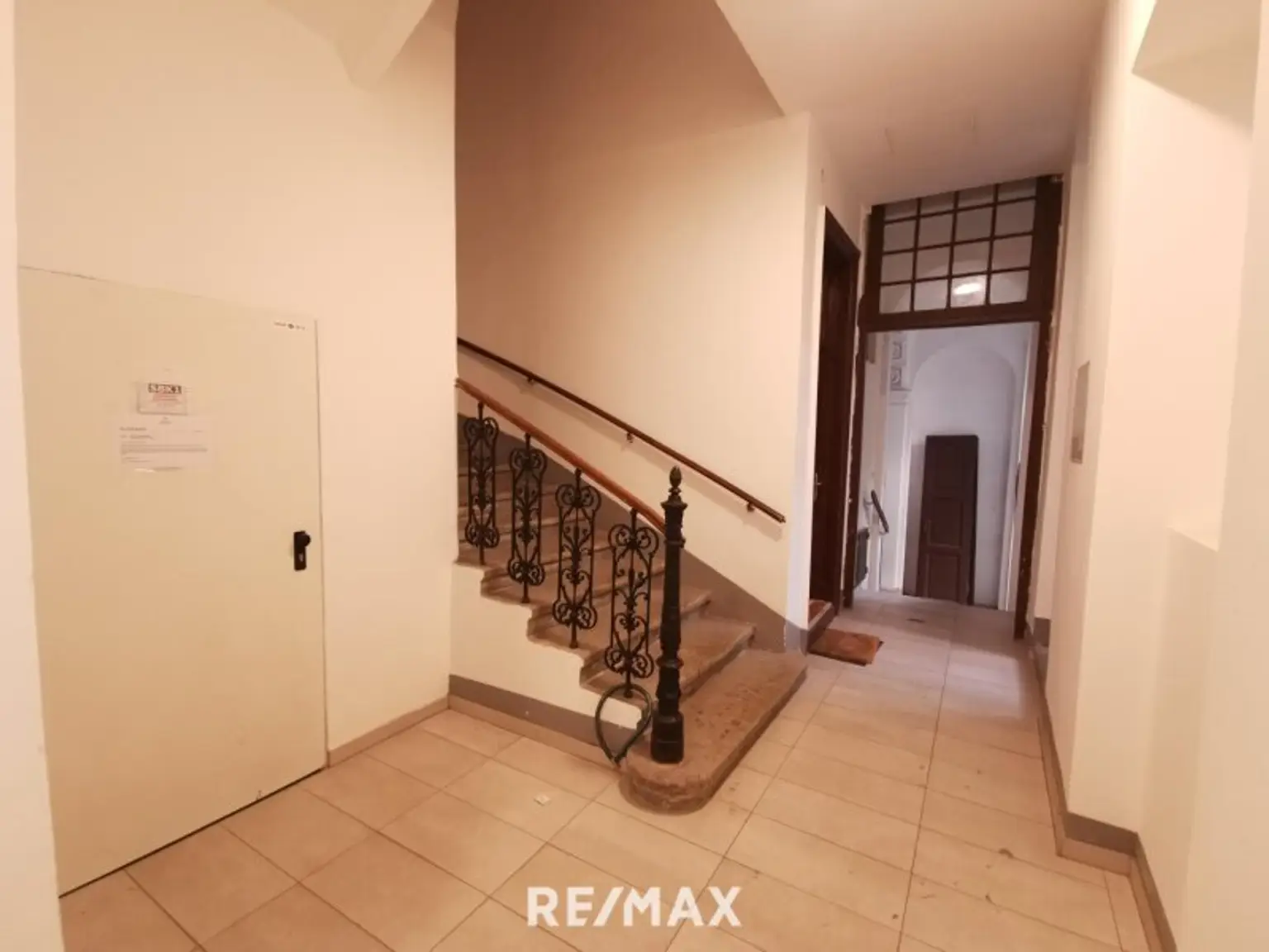 3 Zimmer Wohnung im 1. Stock zum Renovieren. Direkt gegenüber AKH.