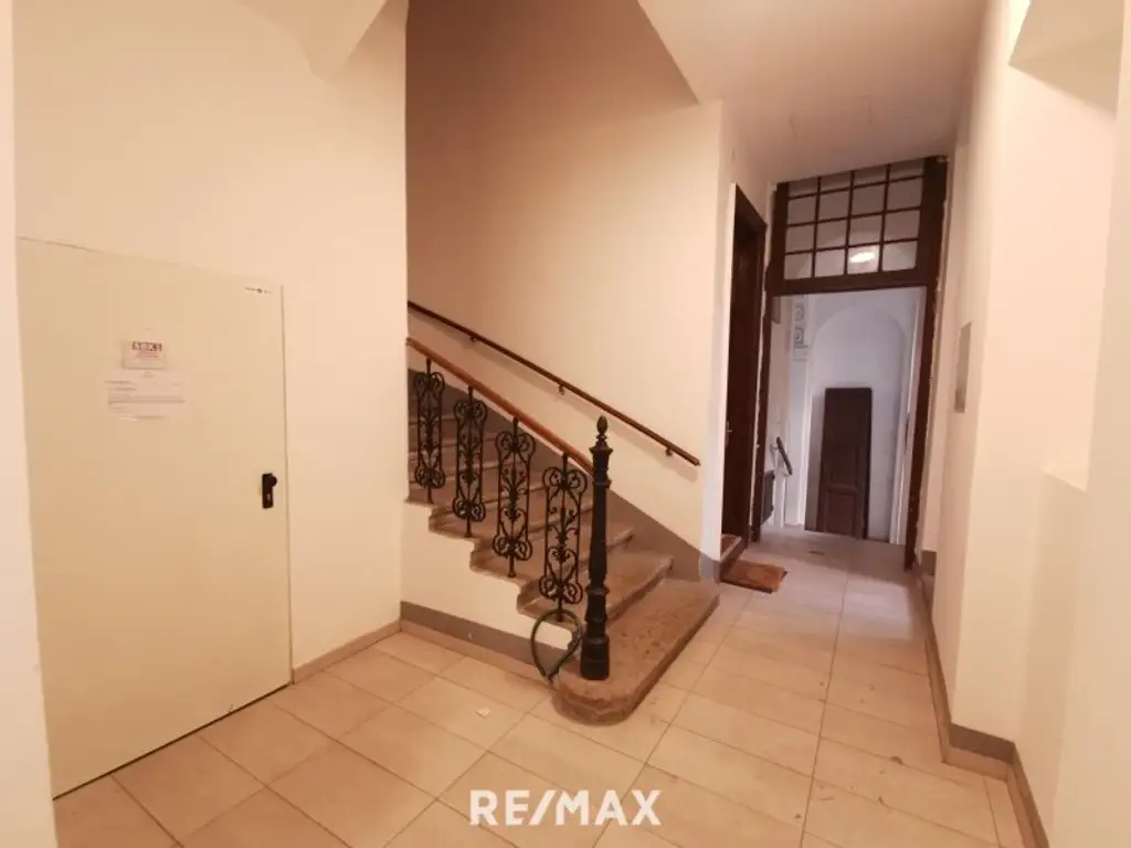 3 Zimmer Wohnung im 1. Stock zum Renovieren. Direkt gegenüber AKH.