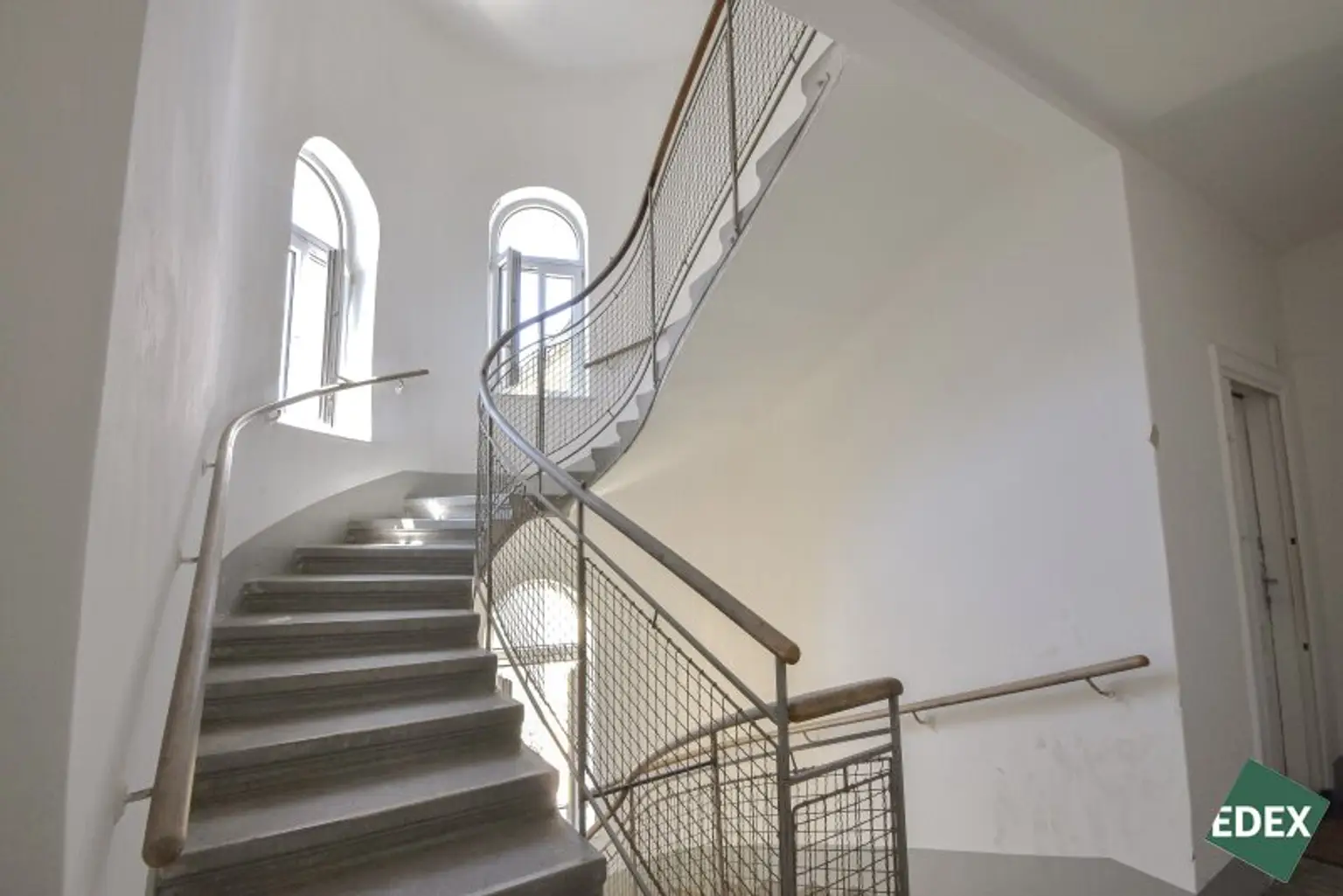 Charmante 2-Zimmer-Altbauwohnung mit separater Küche – renovierungsbedürftig, aber mit viel Potenzial!