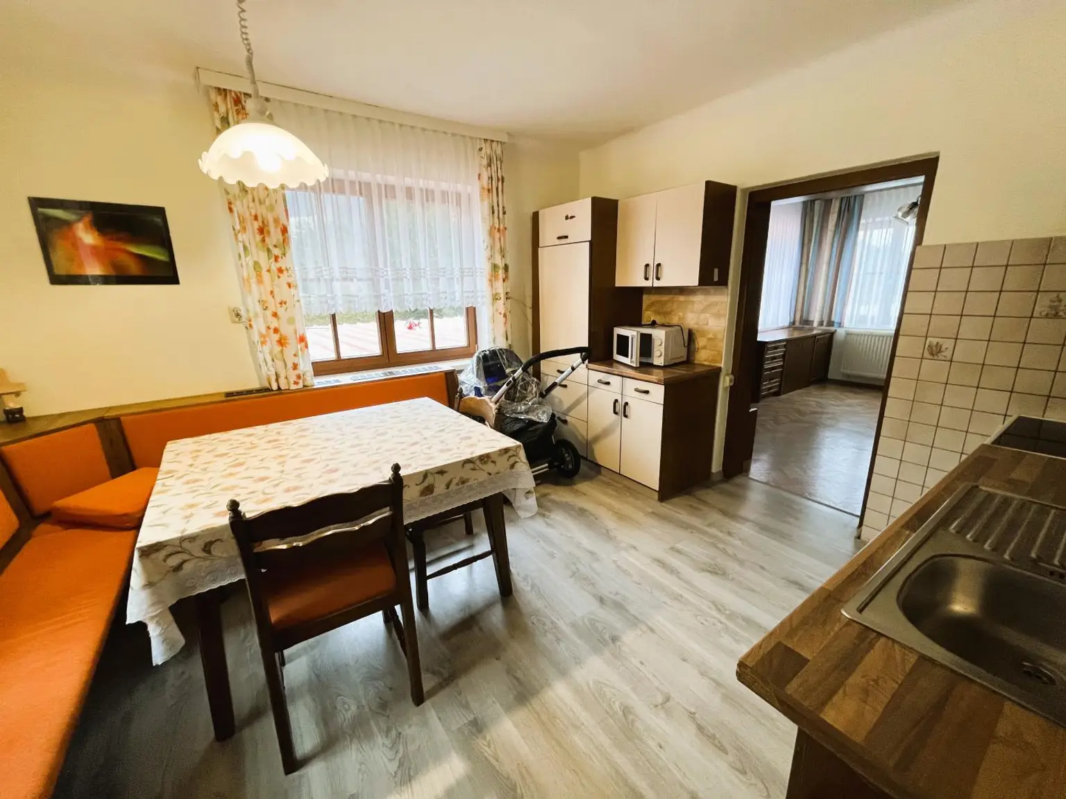 Erdgeschoss - Küche mit Essbereich