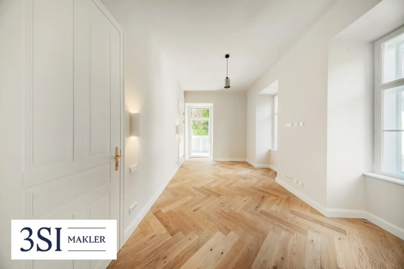Wohnen beim Schloss Belvedere: Erstbezug im Stilaltbau mit 2 Balkonen und Klimaanlage!