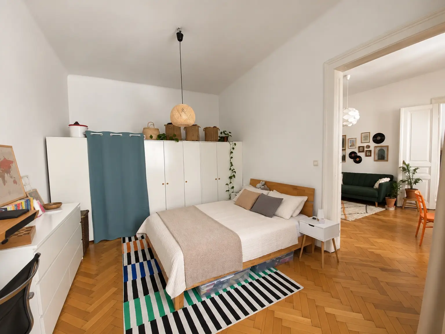 Schlafzimmer aufgerä