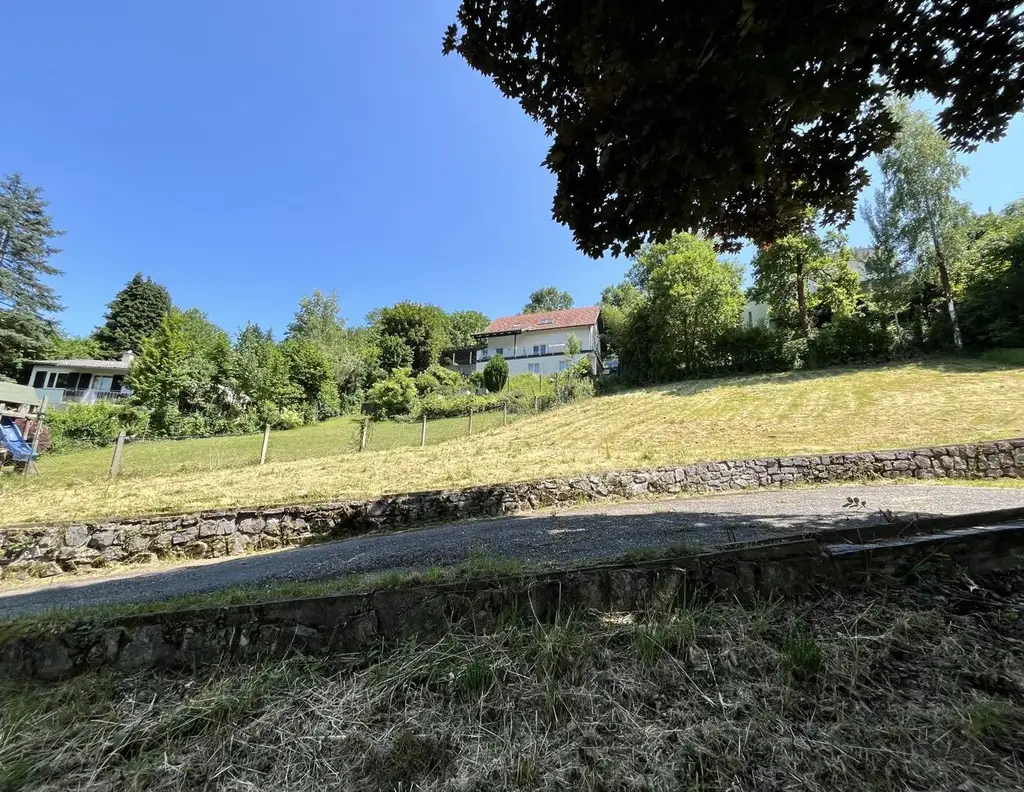 Graz-Rarität: Traumhaftes Grundstück nahe Stoffbauer mit Baubewilligung! Naturnah & stadtnah: Sonniger Baugrund mit Fernsicht - Perfekt für Ihr Familienhaus!