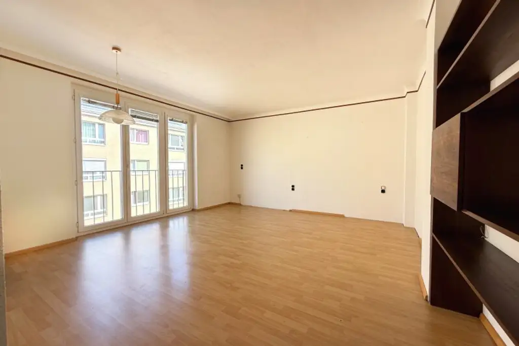 Sehr gut aufgeteilte 2 Zimmer Wohnung mit separater Küche