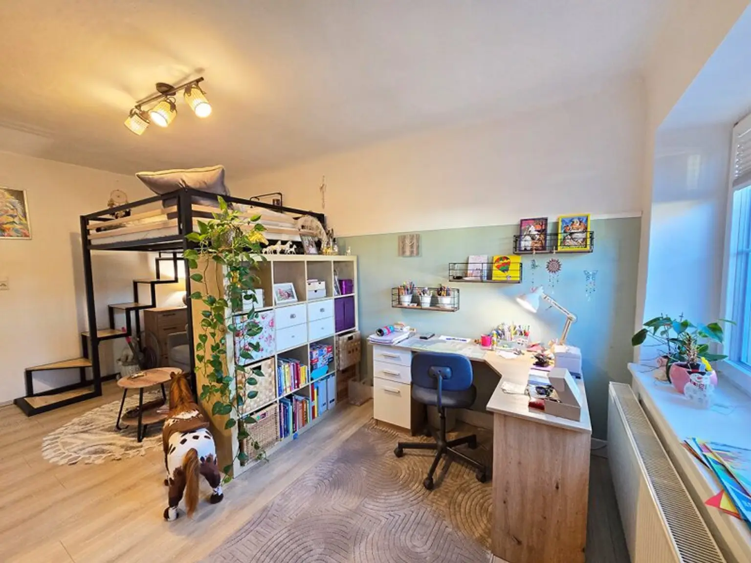 *** TOP SANIERTES HAUS IN ZENTRUMS-LAGE *** KACHELÖFEN *** TERRASSEN *** uvm....