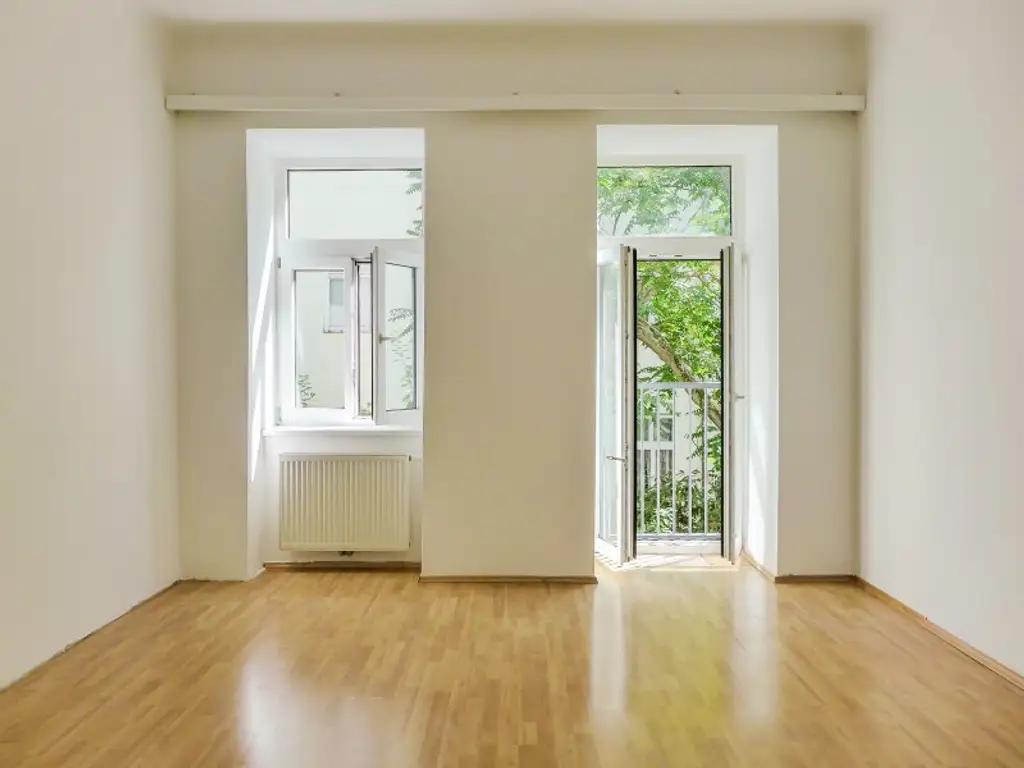 Zeitlose Eleganz im Stilaltbau - hochwertig sanierte 2 Zimmer-Wohnung in Hofruhelage