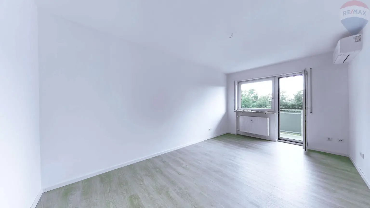 Schlafzimmer_Arbeitszimmer_mit_Balkon_1