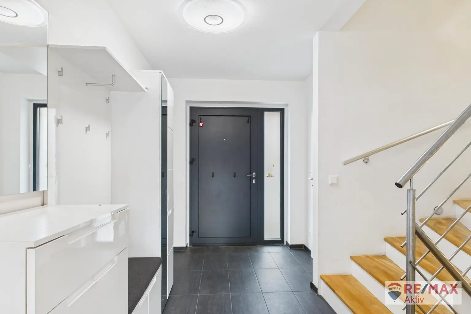 Modernes Reihenhaus mit Dachterrasse, Garten & PV-Anlage