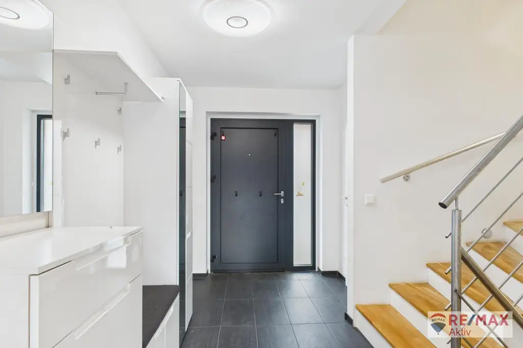 Modernes Reihenhaus mit Dachterrasse, Garten & PV-Anlage