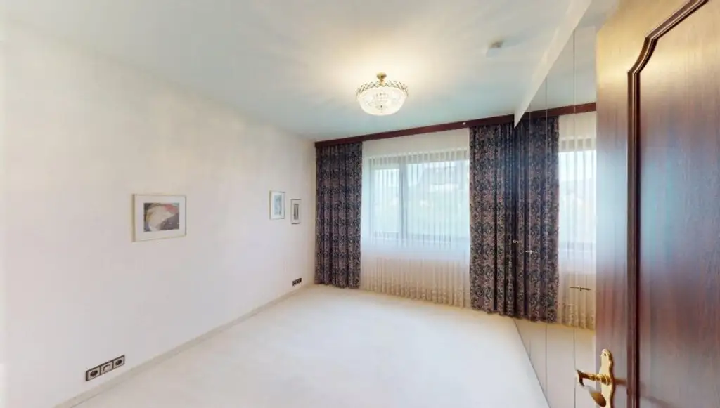 Einfamilienhaus in ruhiger Siedlungslage mit großem Garten (Pachtgrund)