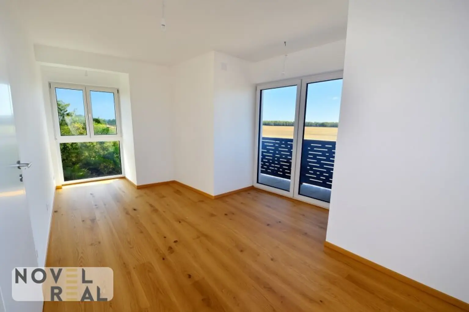 SCHLÜSSELFERTIGES ECKREIHENHAUS - 136 m² - ZIEGELMASSIV - AUF EIGENGRUND - UNVERBAUTER FERNBLICK