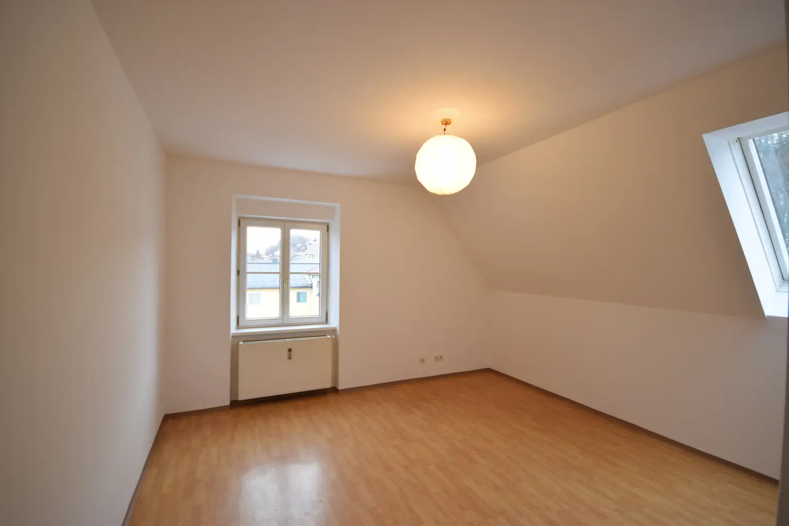 "PARSCH - Gemütliche Dachgeschosswohnung mit Blick ins Gebirge"