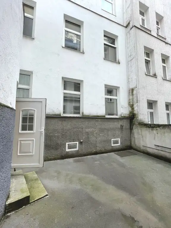 15 Innenhof