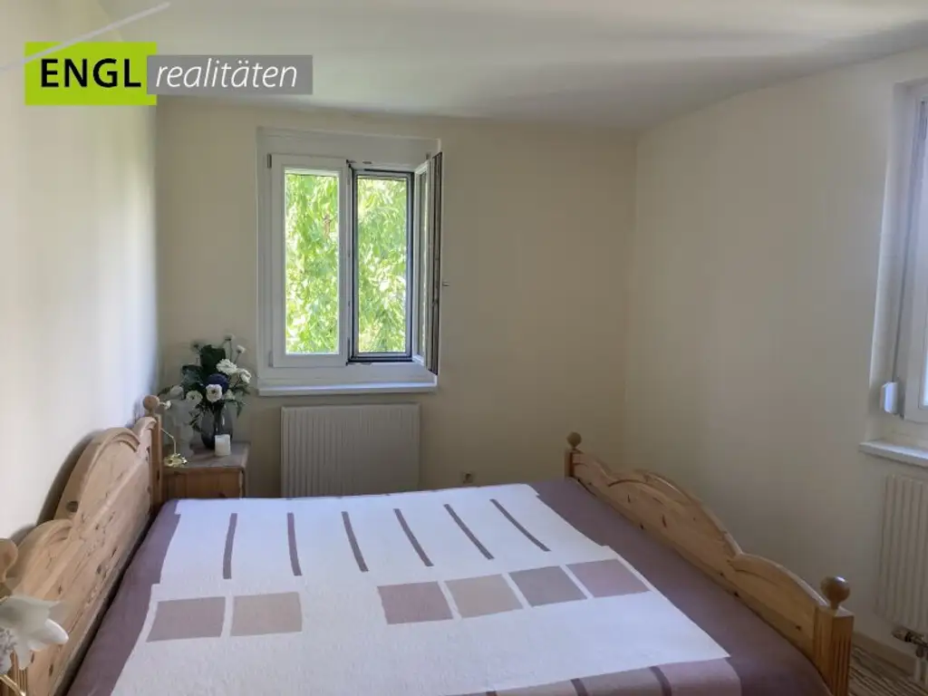 SOFORT VERFÜGBAR - AUFSPERREN und EINZIEHEN -voll möbliert - extrem gepflegt helle 3 Zimmerwohnung mit Gartenbenützung
