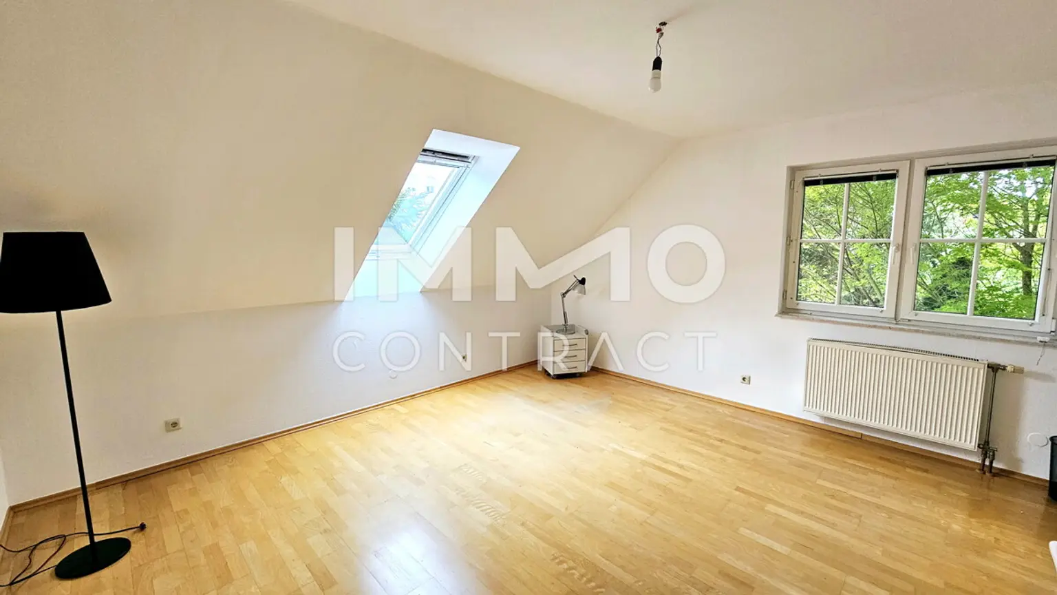 Familienfreundliches, lichtdurchflutetes  Traumhaus: 4 Schlafzimmer, Pool, Sauna und Gartenidylle