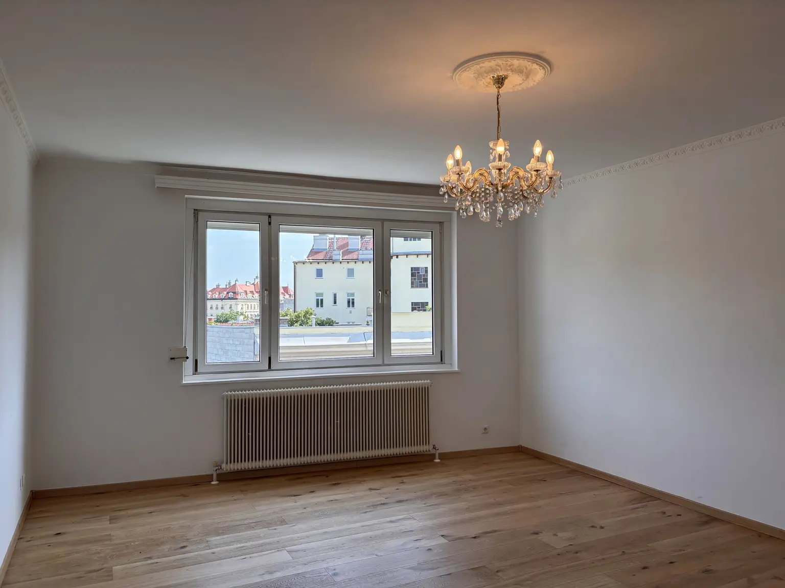 3 ZIMMER + Parkplatz  im ZENTRUM!!!