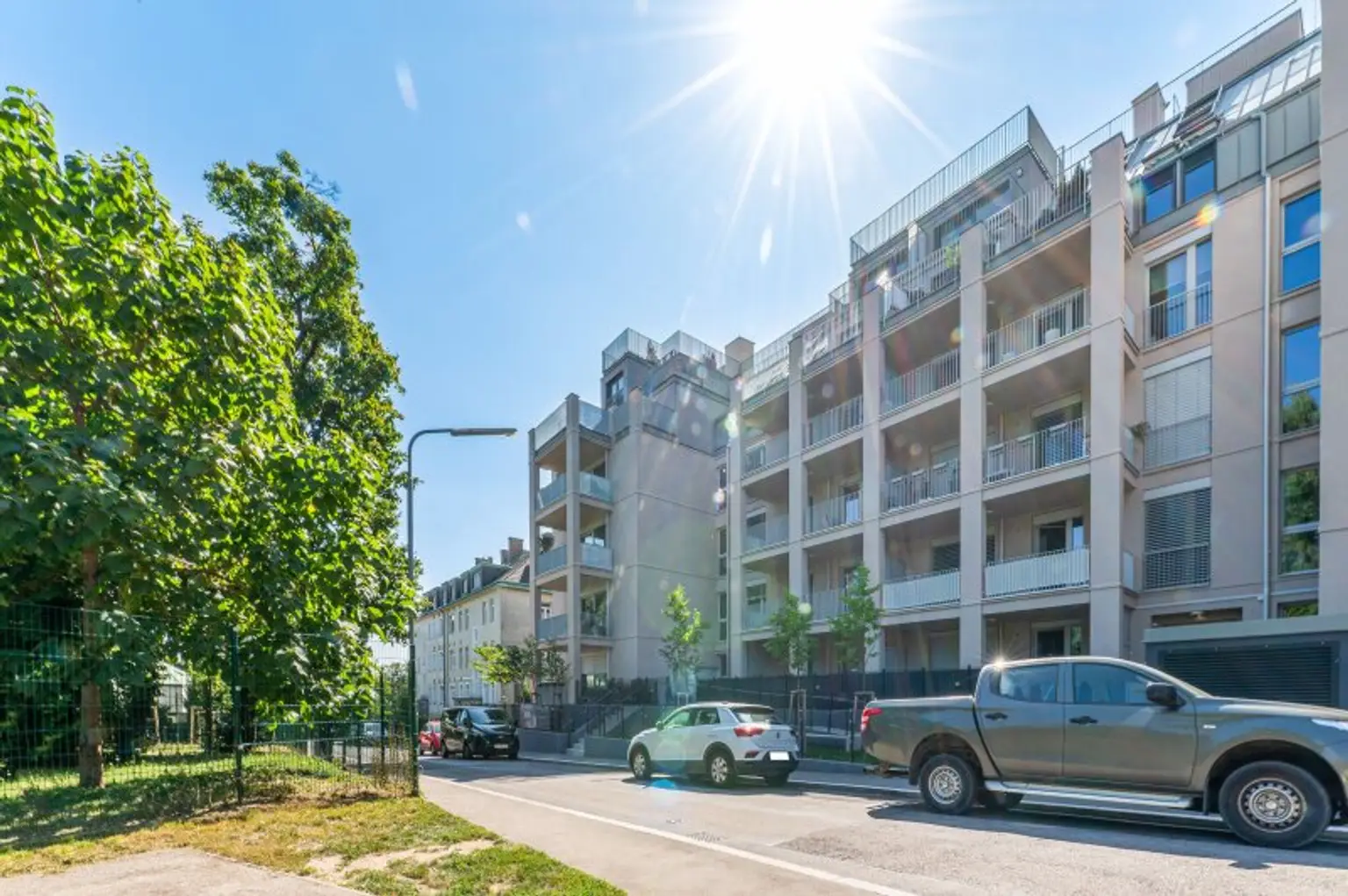 Ab Oktober! Erstbezug! Klimatisierte 2-Zimmer-Balkonwohnung inkl. Stellplatz zu vermieten!