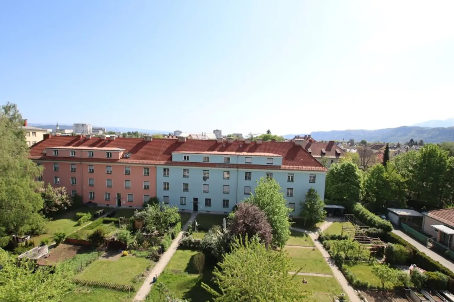 Kernsanierte und schöne 2 Zi Wohnung im 5. und letzten OG mit Garage in Klagenfurt - Karl-Landsteiner-Gasse
