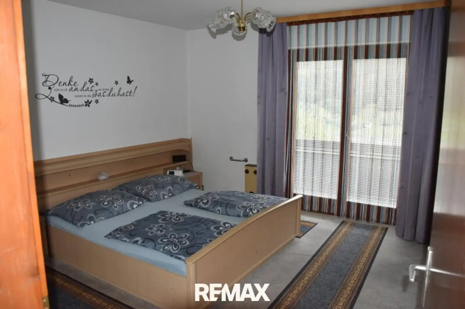 Schlafzimmer mit Südbalkon