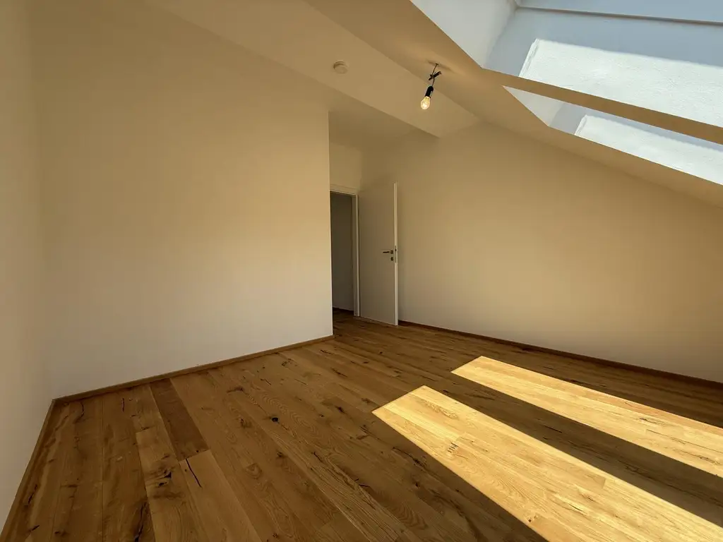 Erstbezug: Moderne Dachgeschosswohnung mit Balkon und Lift in begehrter Lage nahe dem Lendplatz K6/11