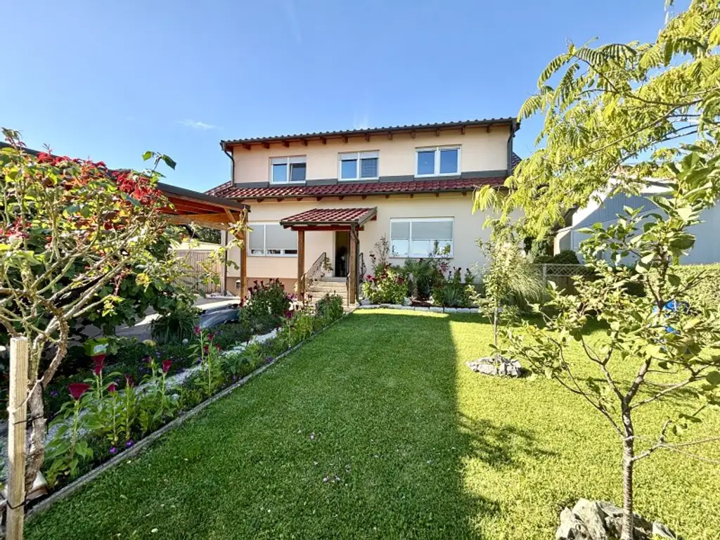 2-Familienhaus / Generationenhaus in zentraler Lage in Parndorf