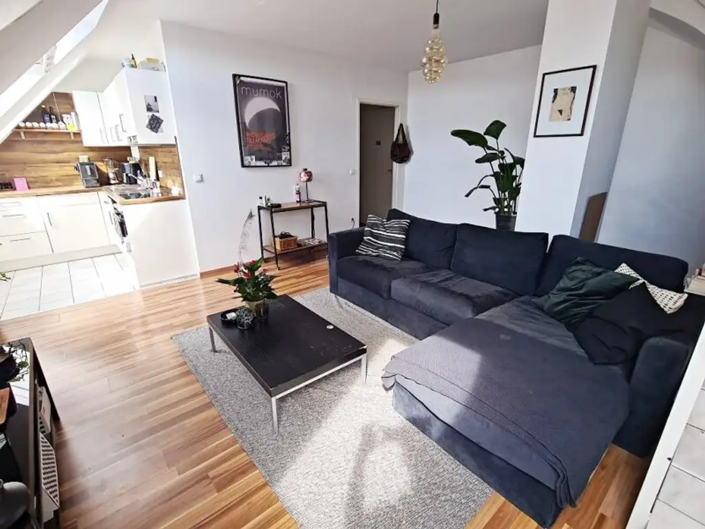 DACHGESCHOSS, U3-NÄHE, 55 m2 Maisonette, 2 Zimmer, Kochnische, Duschbad, Fernblick, Meiselstraße