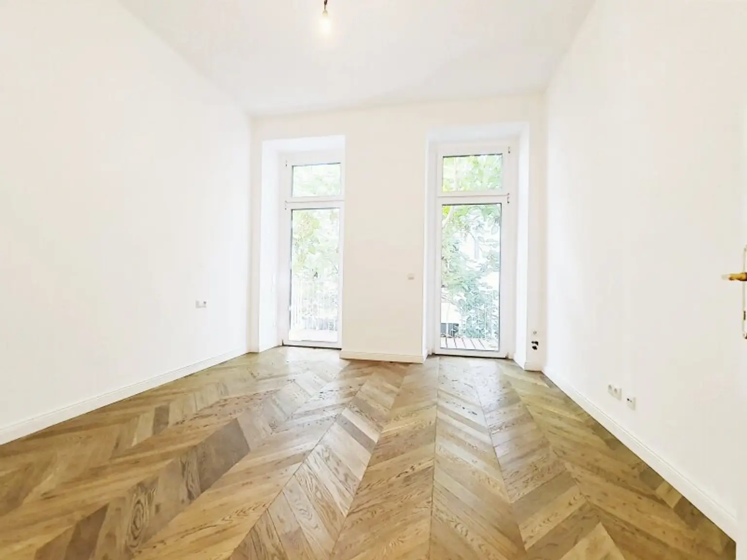 ++NEU++ Premium-Erstbezug 4-Zimmer-Stilaltbau plus 2 BALKONEN mit luxuriösem Finish absolut ruhig gelegen in TOP Location NÄHE Urania! U-Bahn & CAT