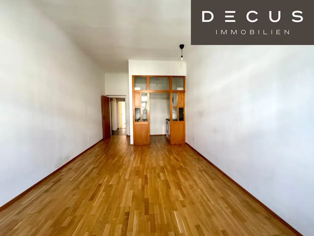 | CHARMANTE 2-ZIMMER-WOHNUNG MIT SONNIGEM BALKON | GRÜN- & SCHLOSSBERGBLICK | ca. 44,1m² | 2.OG | IDEALE LAGE