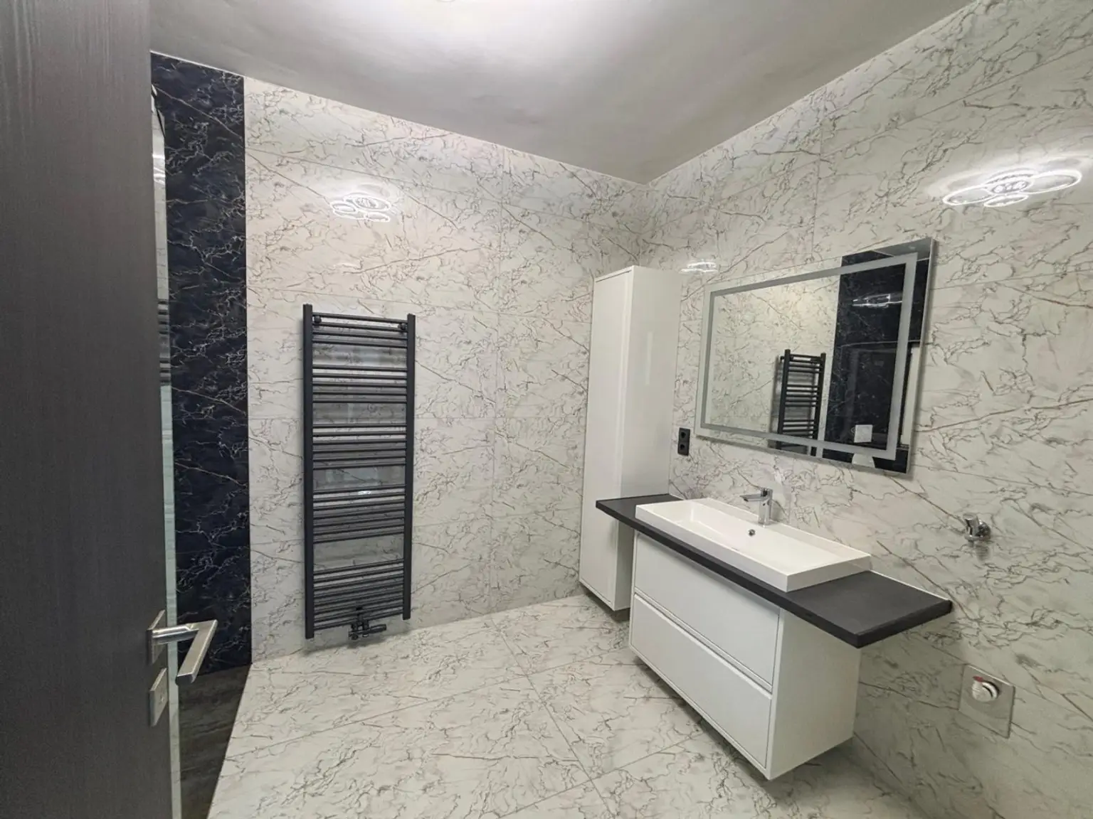 Badezimmer Waschtisch EG+ OG