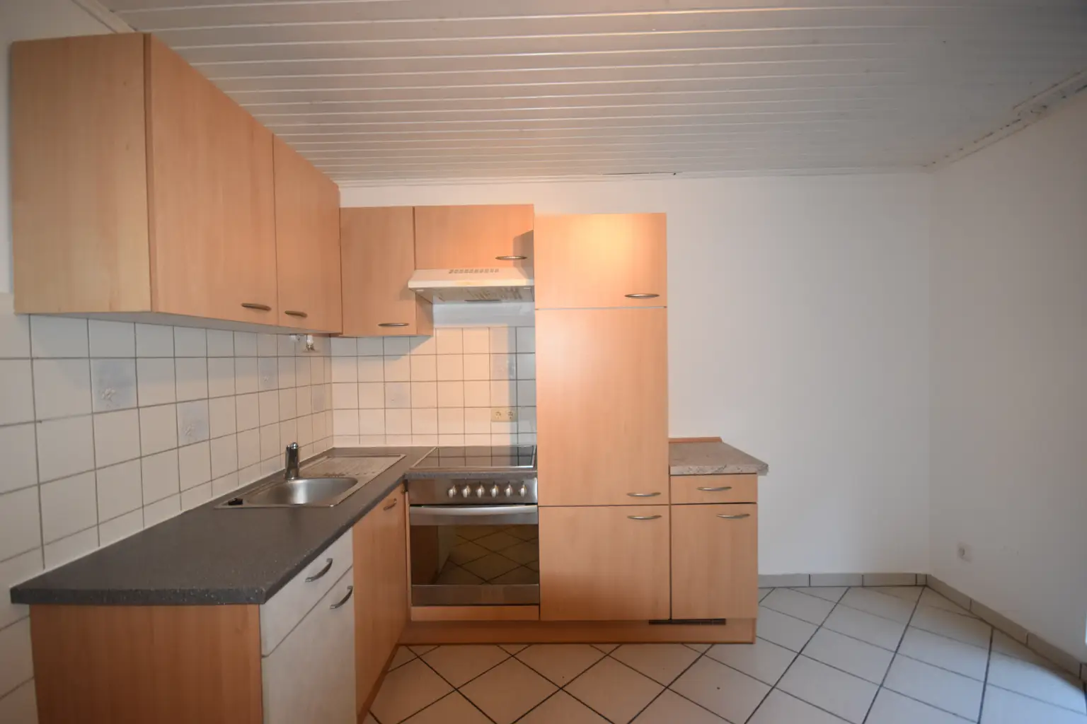 "GRÖDIG - Kleines Apartment mit Balkon und PKW-Stellplatz"