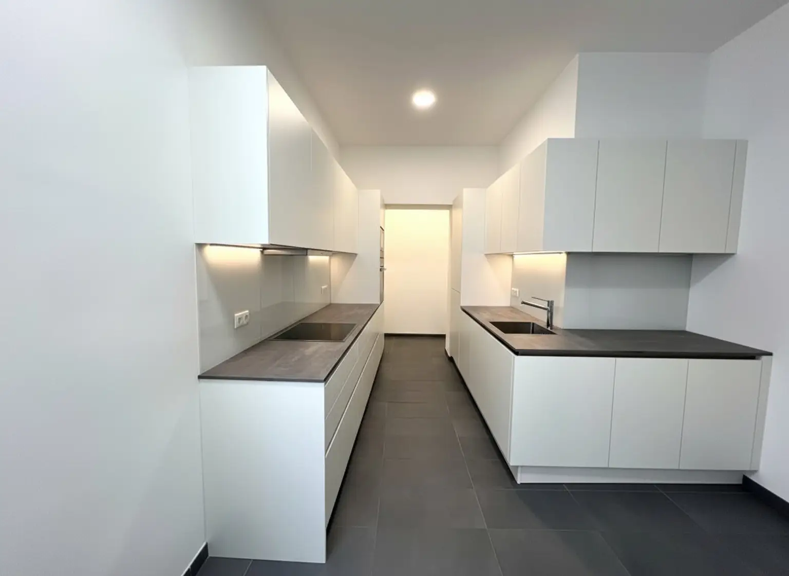 UNBEFRISTET: Klimatisierte Altbauwohnung im Stadtzentrum