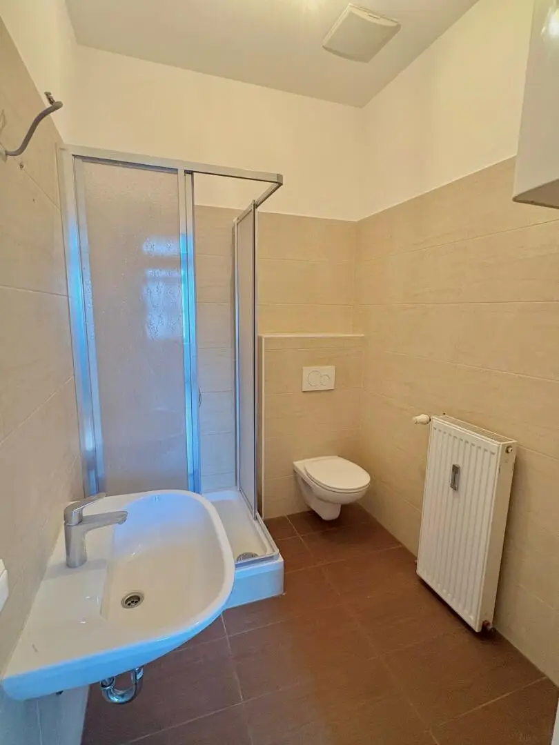 Bad mit Dusche, WC und...