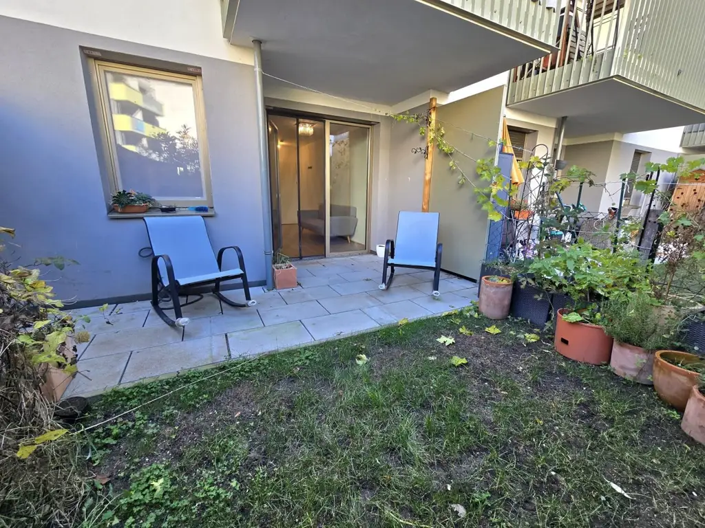 "U1 & Therme gleich ums Eck – moderne Gartenwohnung in Oberlaa"