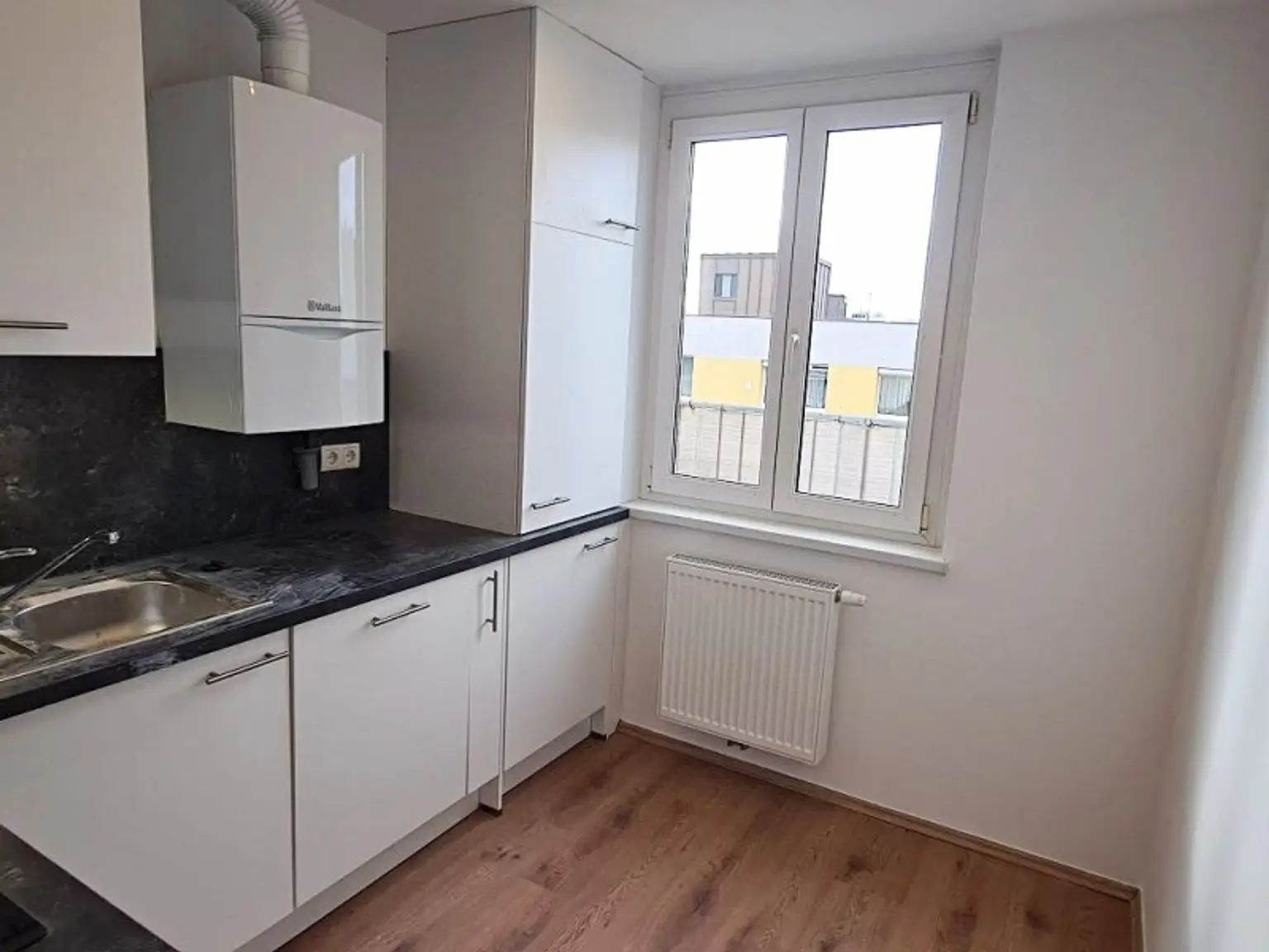 WALDMÜLLERGASSE, ERSTBEZUG, 40 m2 Neubau mit Balkon, 1 Zimmer, Küche, Duschbad, Parketten, Augarten-Nähe